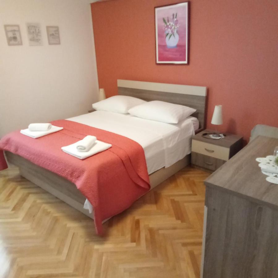 Apartments Smiljana Mucic Макарска Екстериор снимка